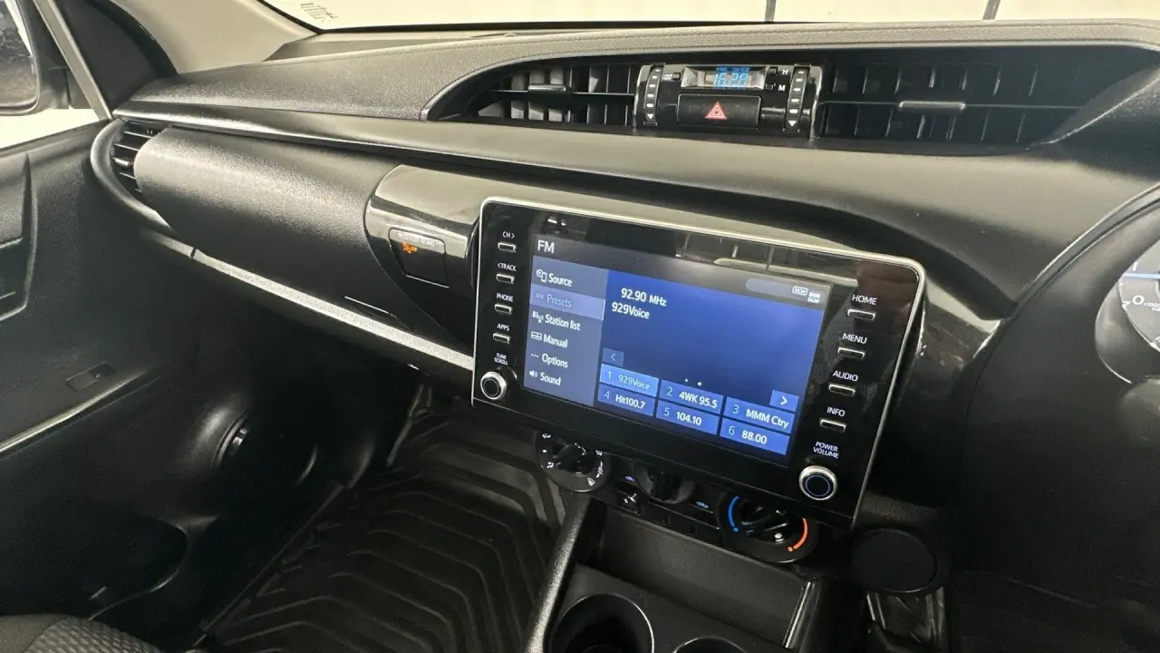2022 Toyota Hilux Gallery Image 12