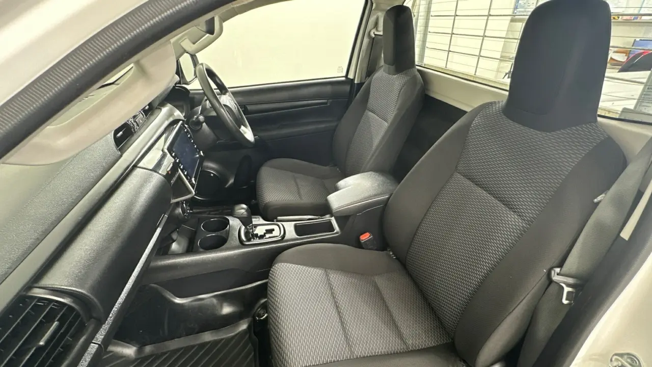 2022 Toyota Hilux Gallery Image 14