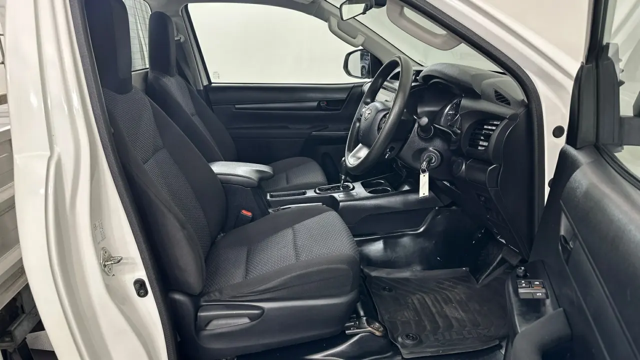 2022 Toyota Hilux Gallery Image 16