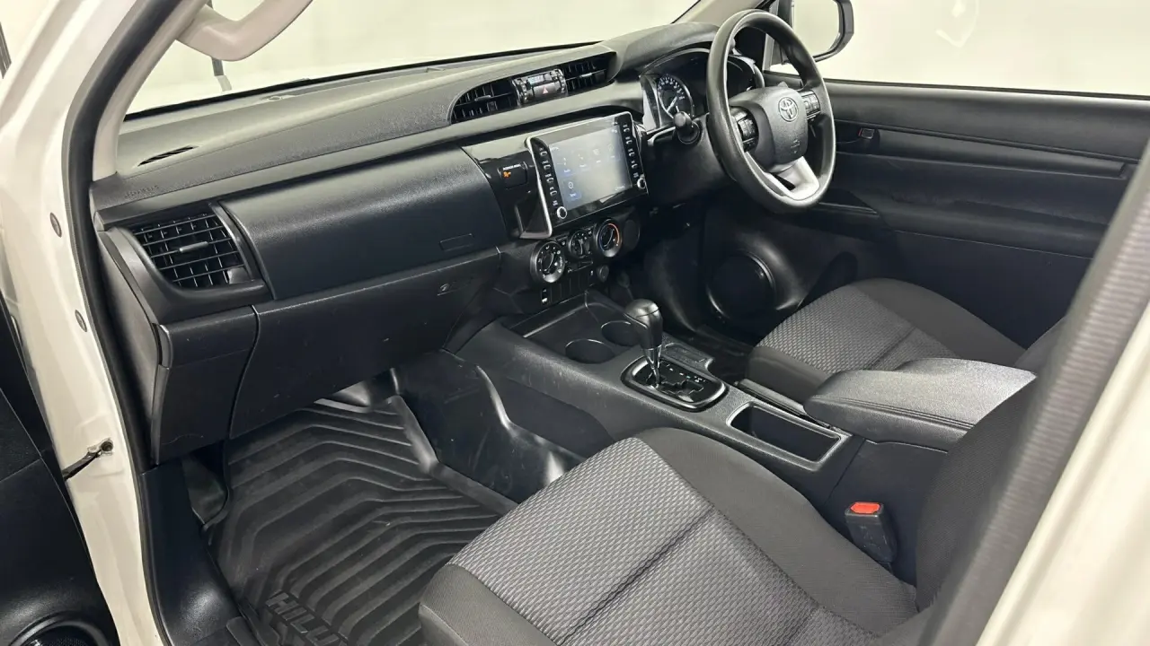 2022 Toyota Hilux Gallery Image 18