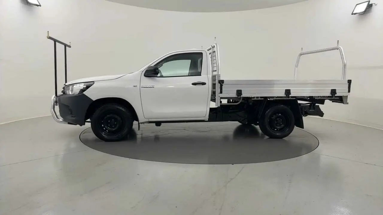 2022 Toyota Hilux Gallery Image 2