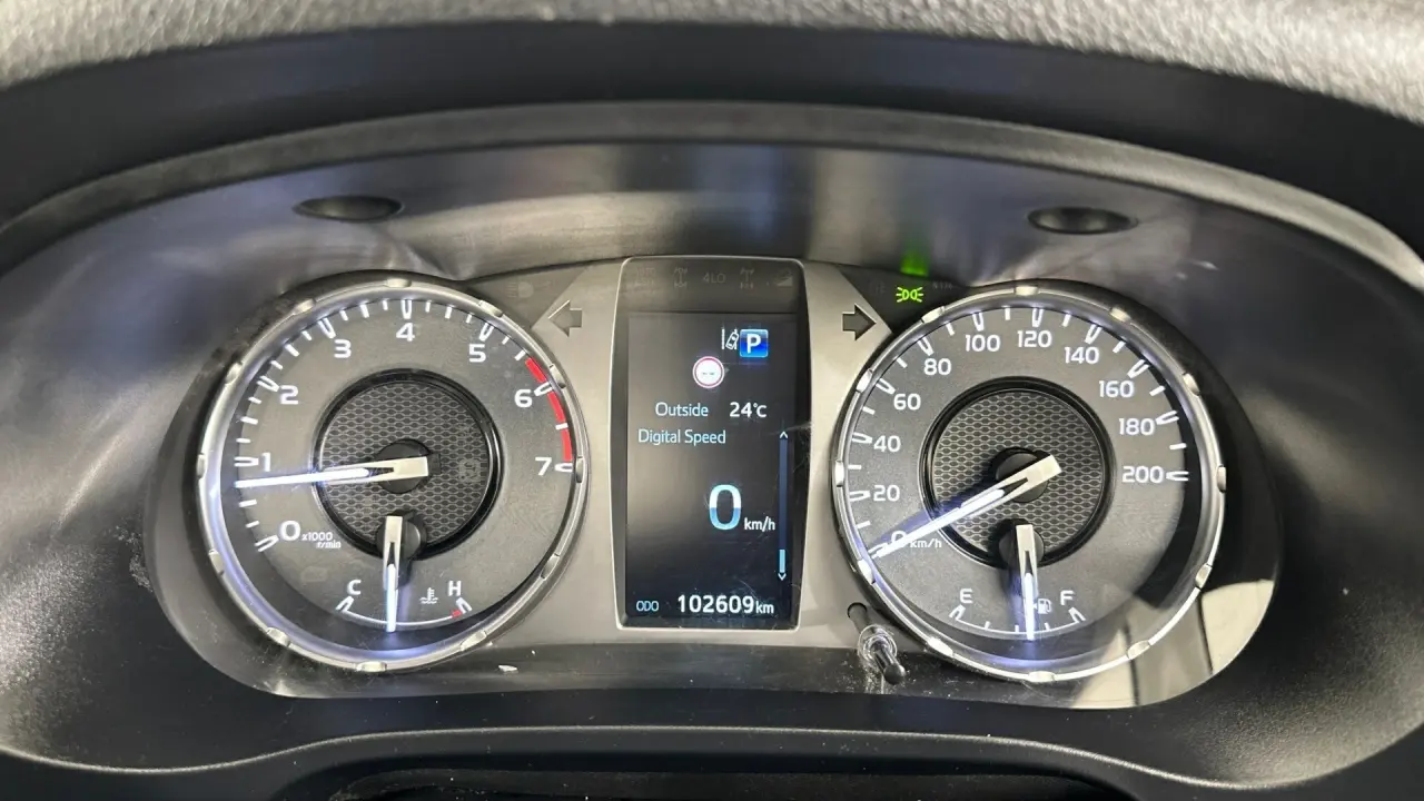 2022 Toyota Hilux Gallery Image 9