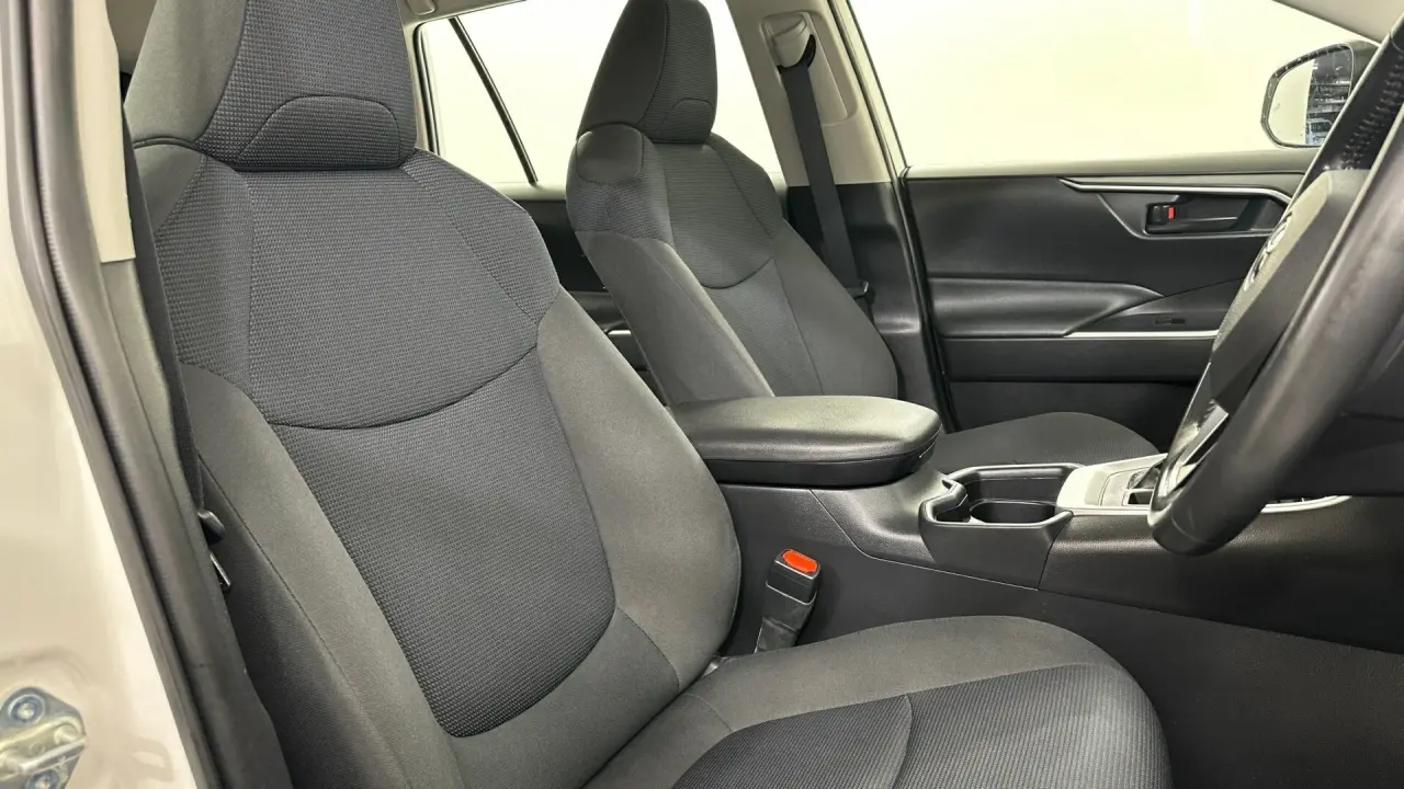 2020 Toyota RAV4 Gallery Image 15