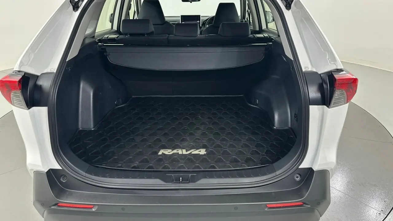 2020 Toyota RAV4 Gallery Image 17