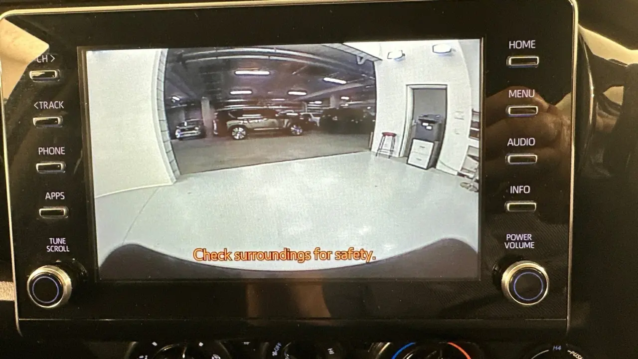 2022 Toyota Hilux Gallery Image 12