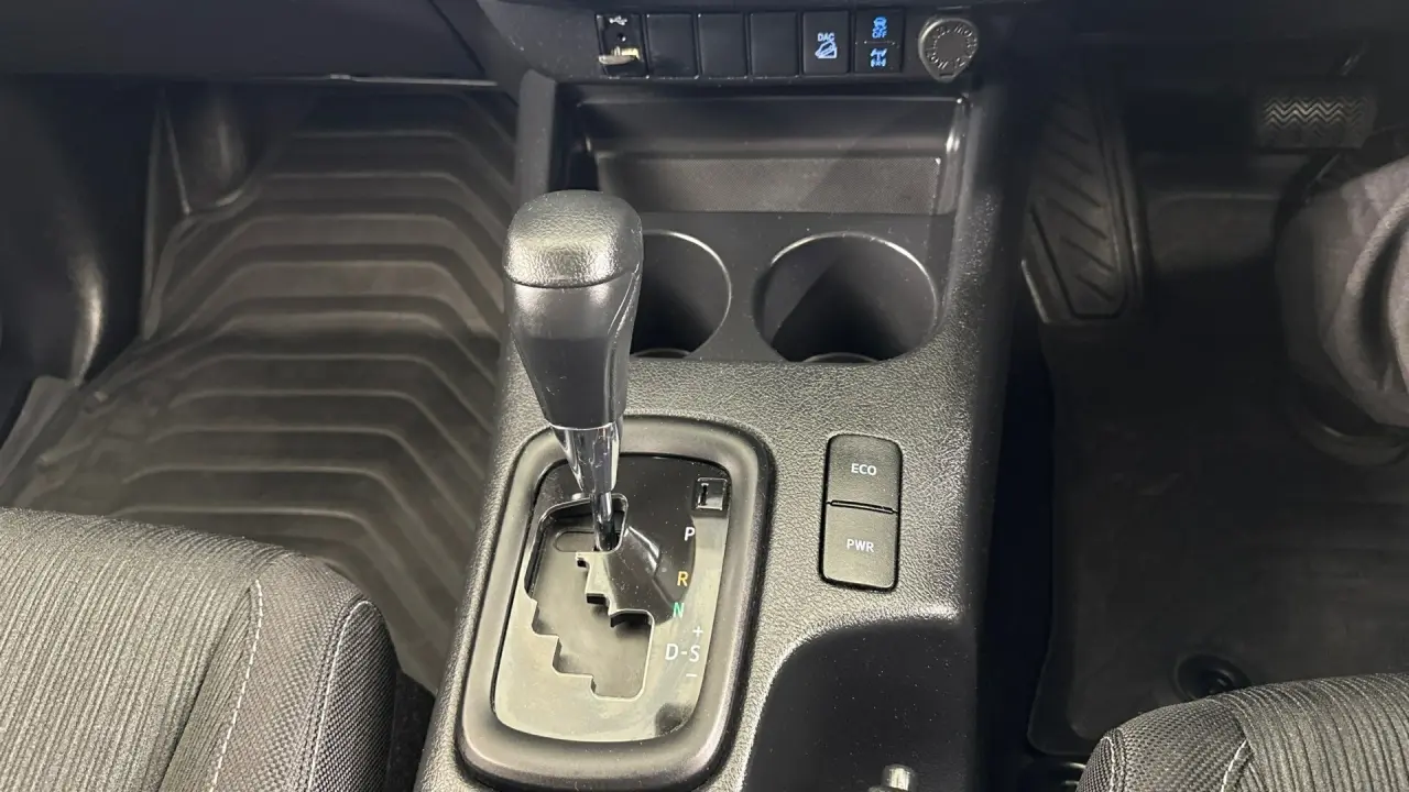 2022 Toyota Hilux Gallery Image 13