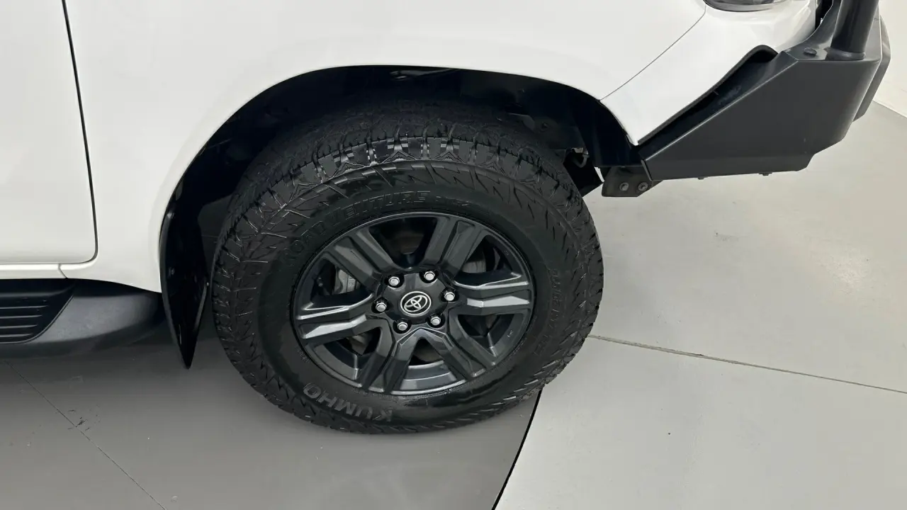 2022 Toyota Hilux Gallery Image 17