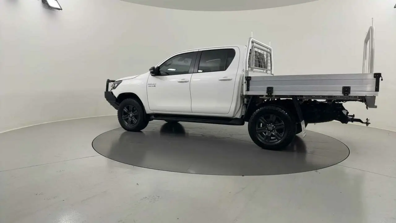 2022 Toyota Hilux Gallery Image 3