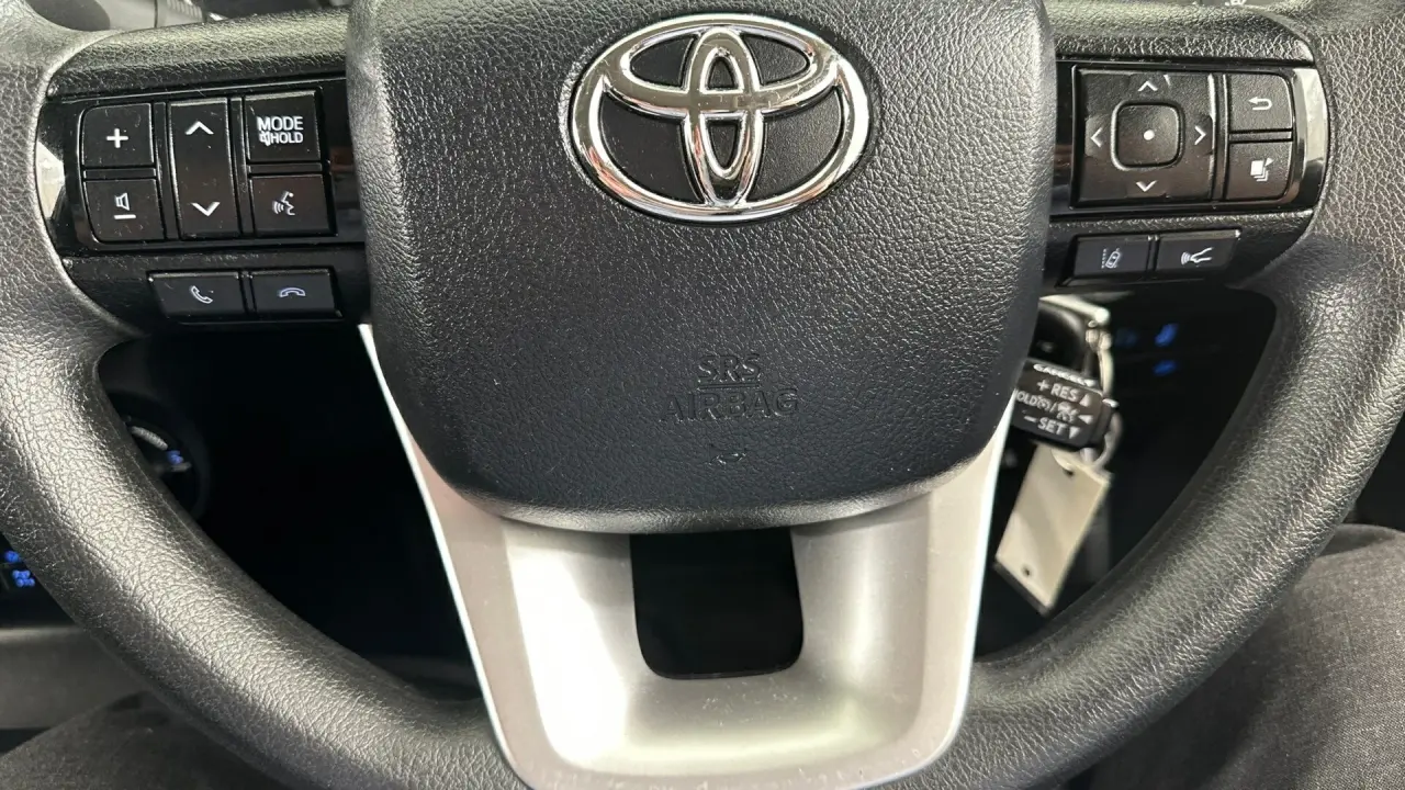 2022 Toyota Hilux Gallery Image 9
