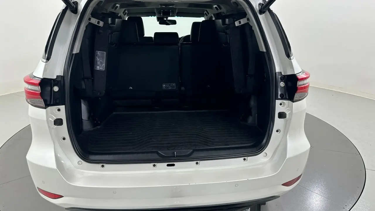 2021 Toyota Fortuner Gallery Image 15