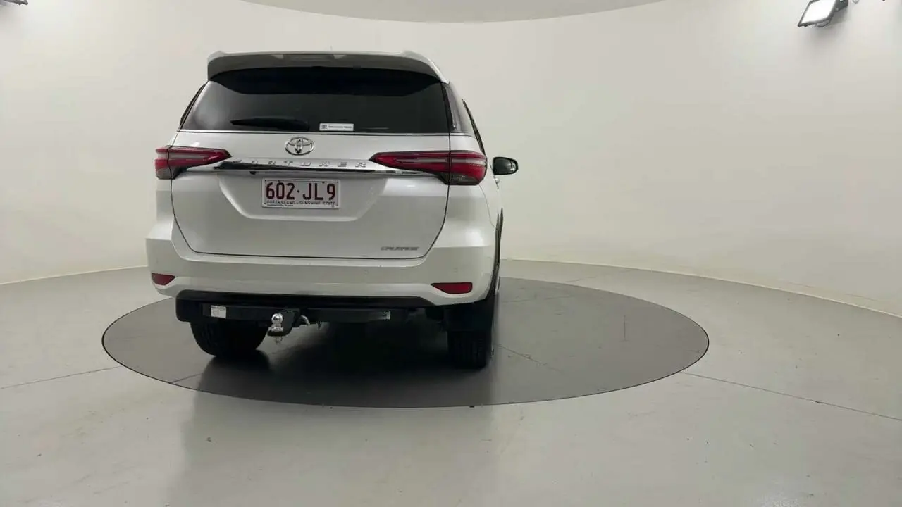 2021 Toyota Fortuner Gallery Image 4