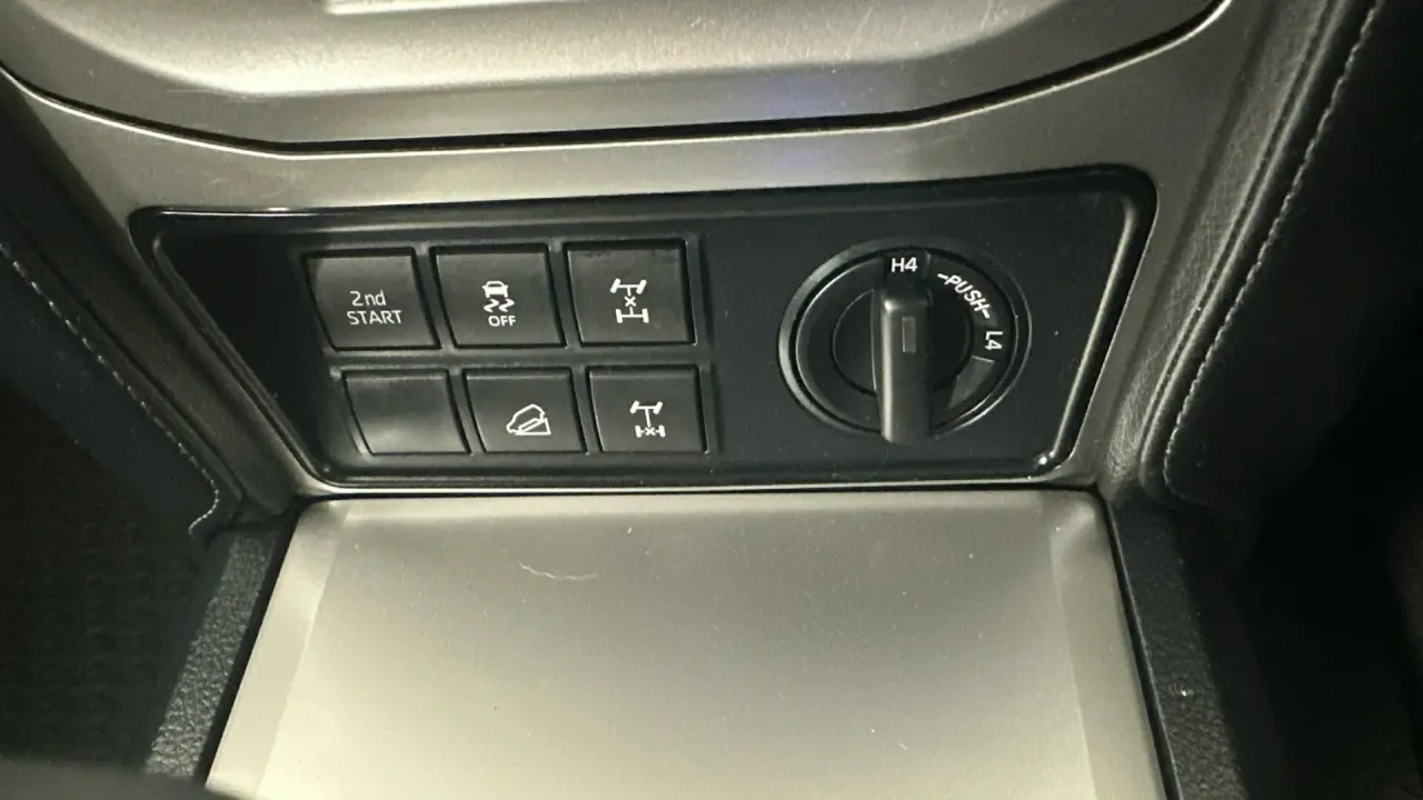 2022 Toyota Landcruiser Prado Gallery Image 14