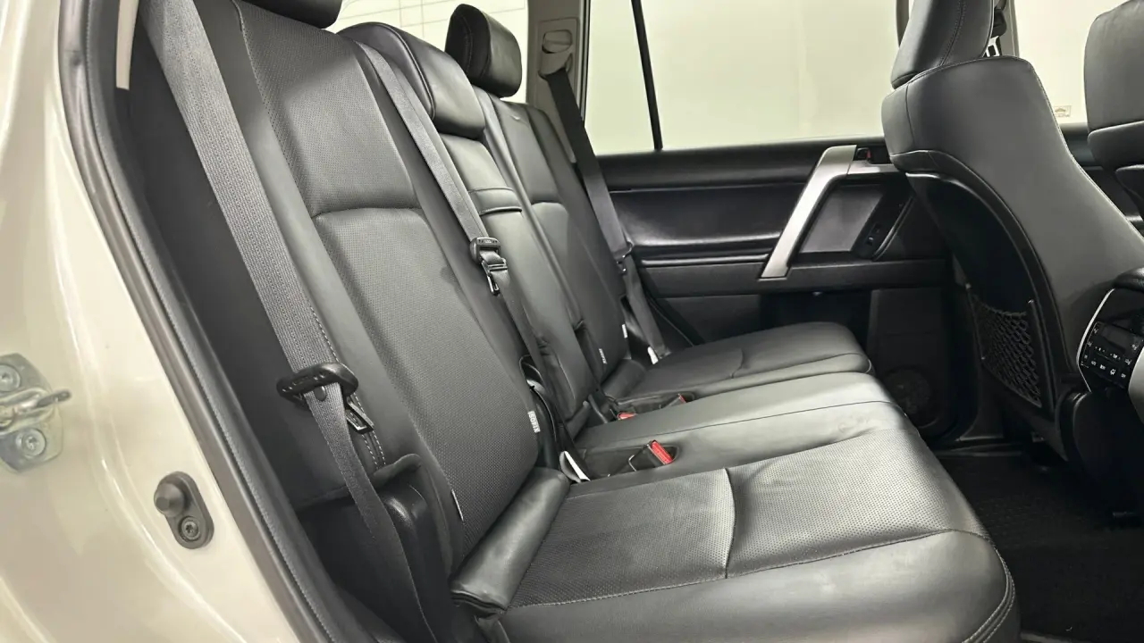 2022 Toyota Landcruiser Prado Gallery Image 19
