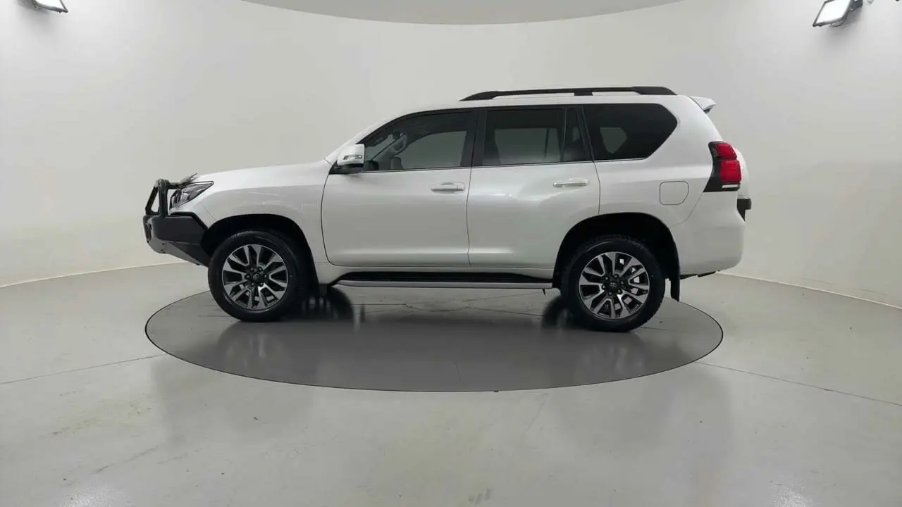 2022 Toyota Landcruiser Prado Gallery Image 2