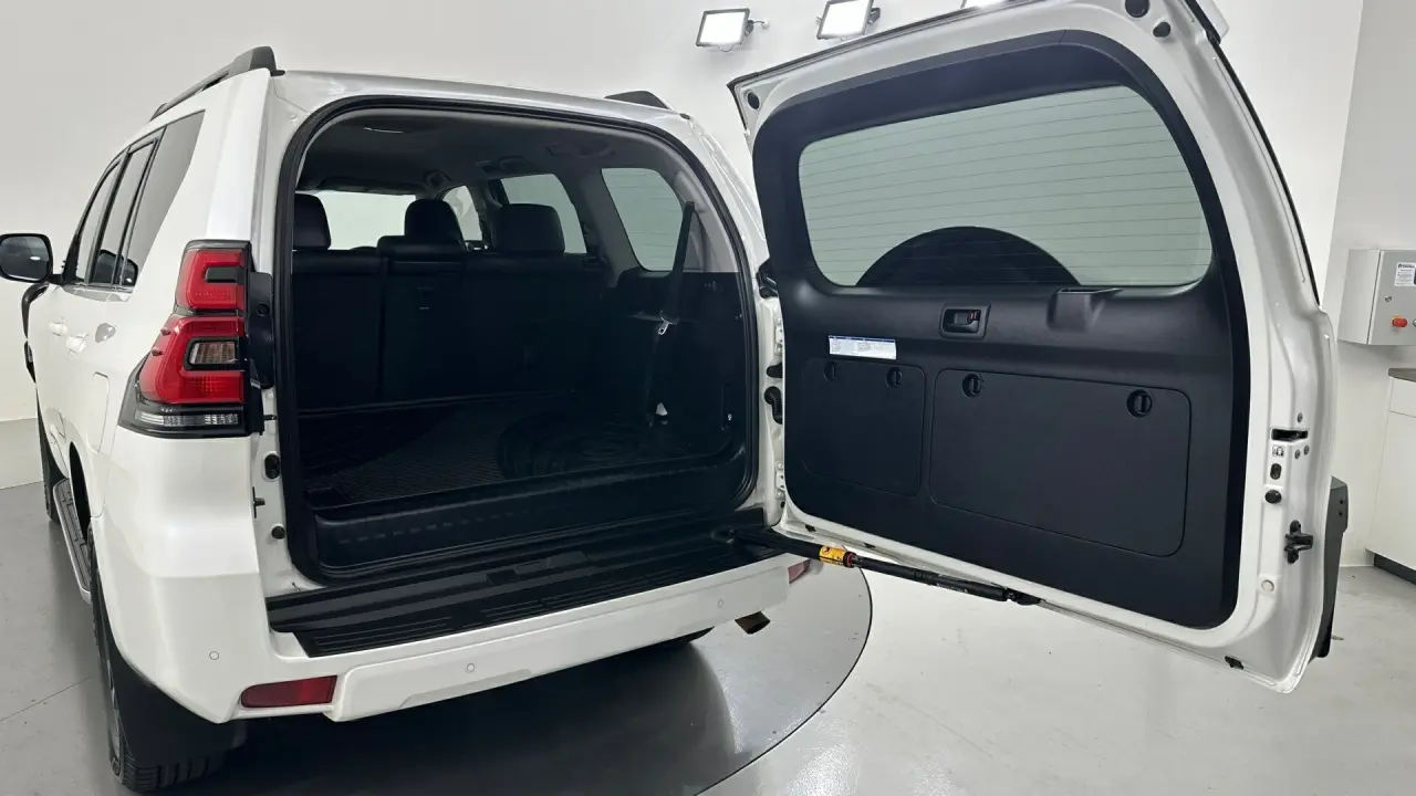 2022 Toyota Landcruiser Prado Gallery Image 21