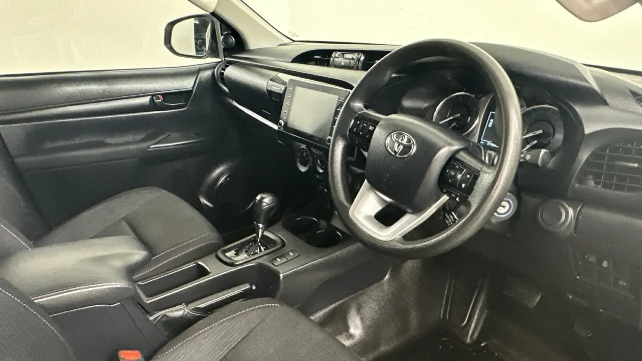 2022 Toyota Hilux Gallery Image 15