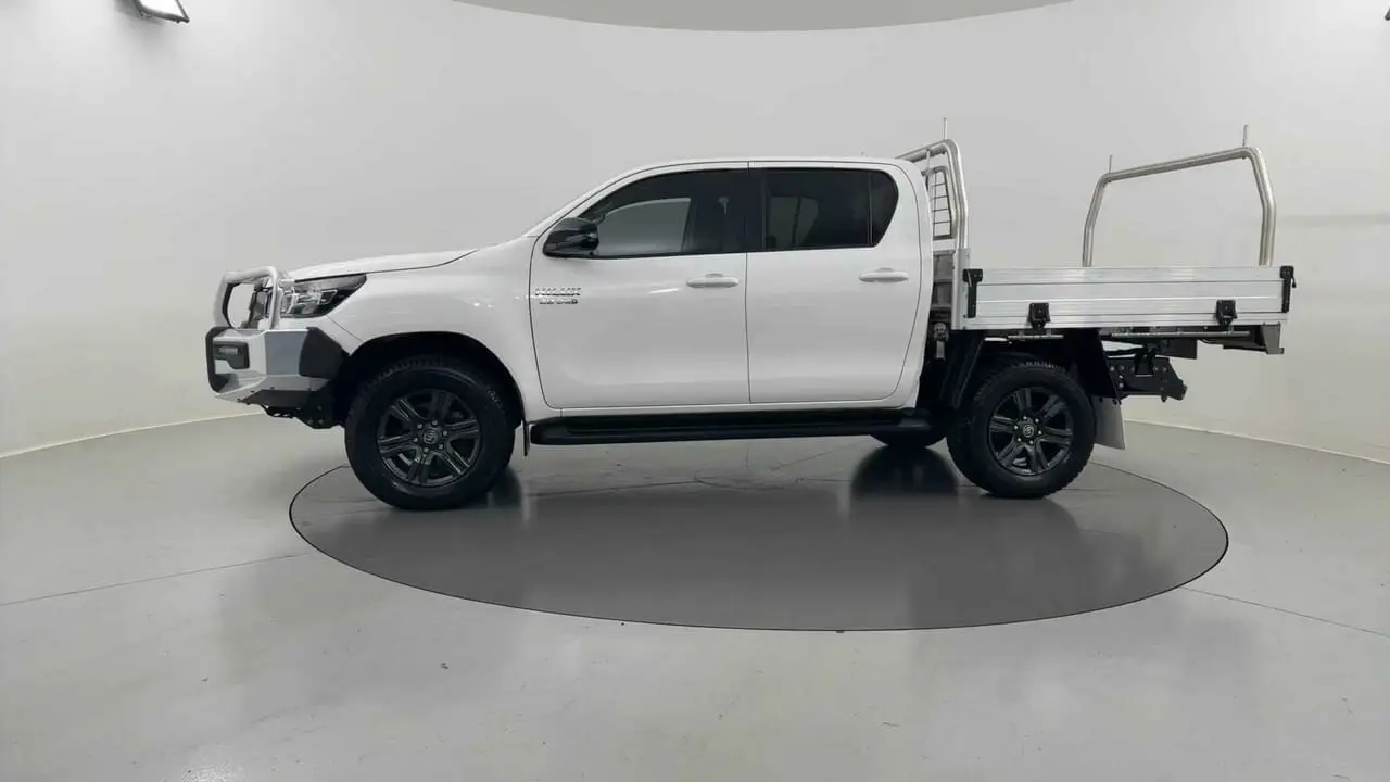 2022 Toyota Hilux Gallery Image 2