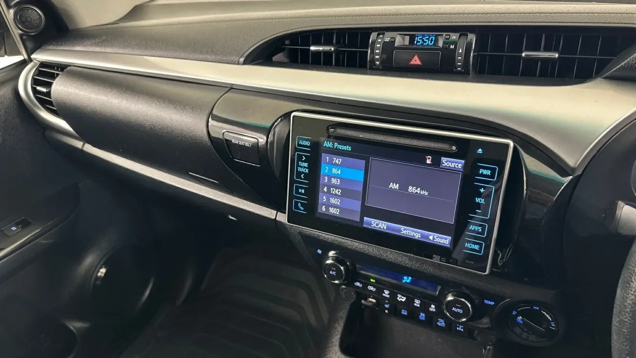 2018 Toyota Hilux Gallery Image 11