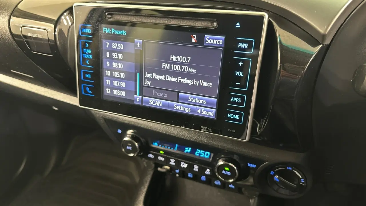 2018 Toyota Hilux Gallery Image 12