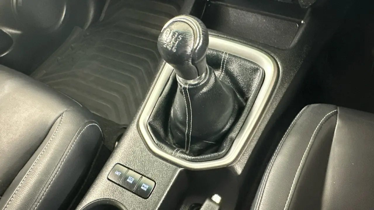 2018 Toyota Hilux Gallery Image 15