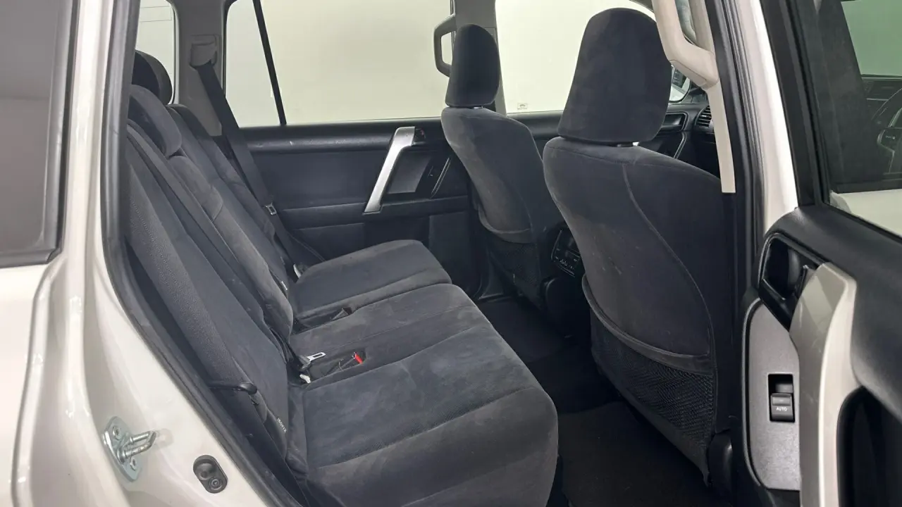 2019 Toyota Landcruiser Prado Gallery Image 16