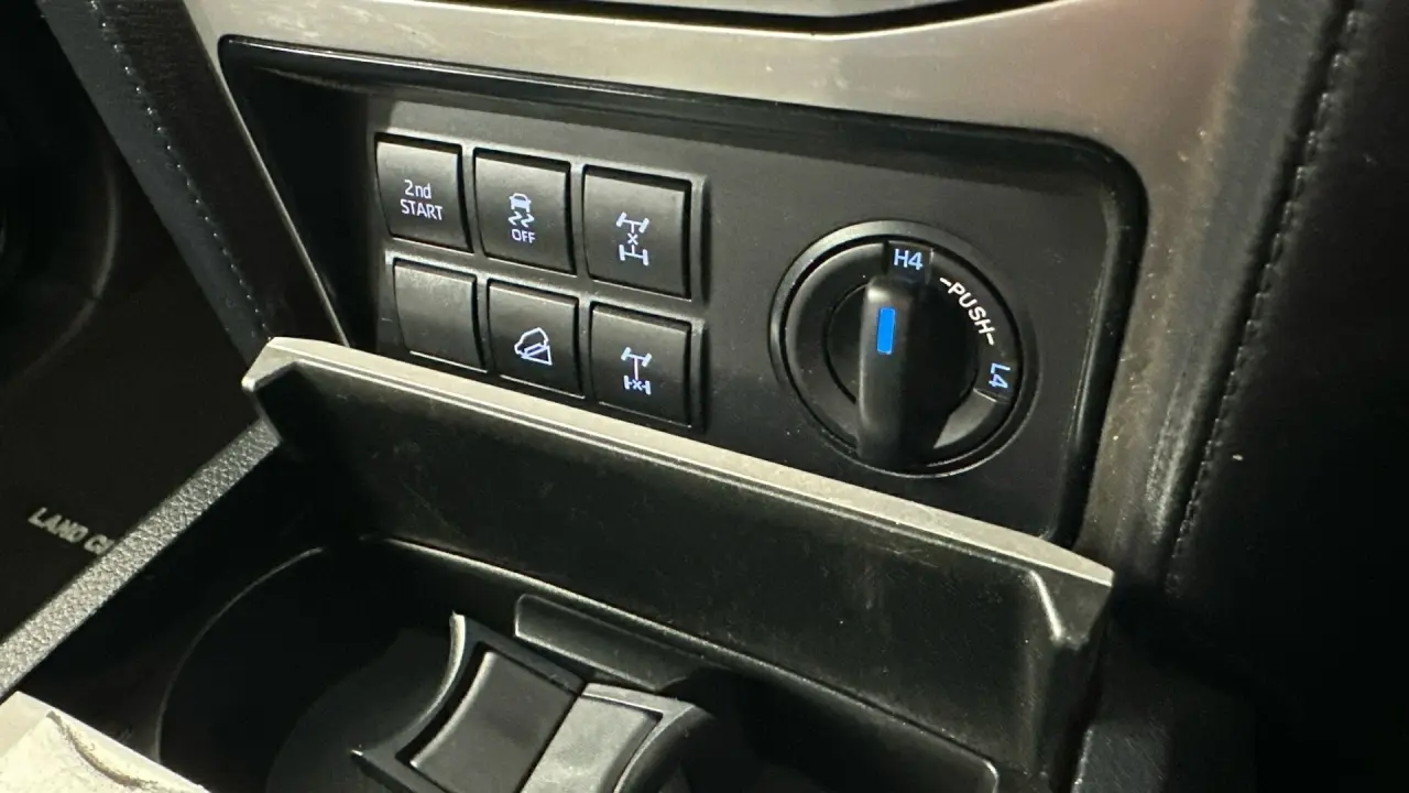 2019 Toyota Landcruiser Prado Gallery Image 18