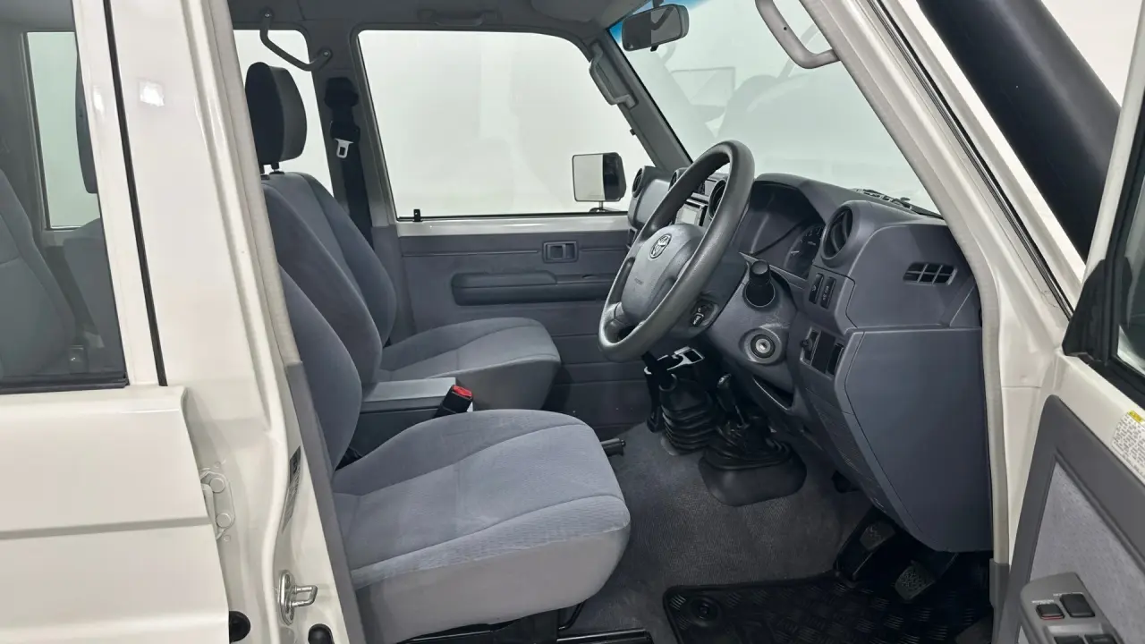 2020 Toyota Landcruiser Gallery Image 18