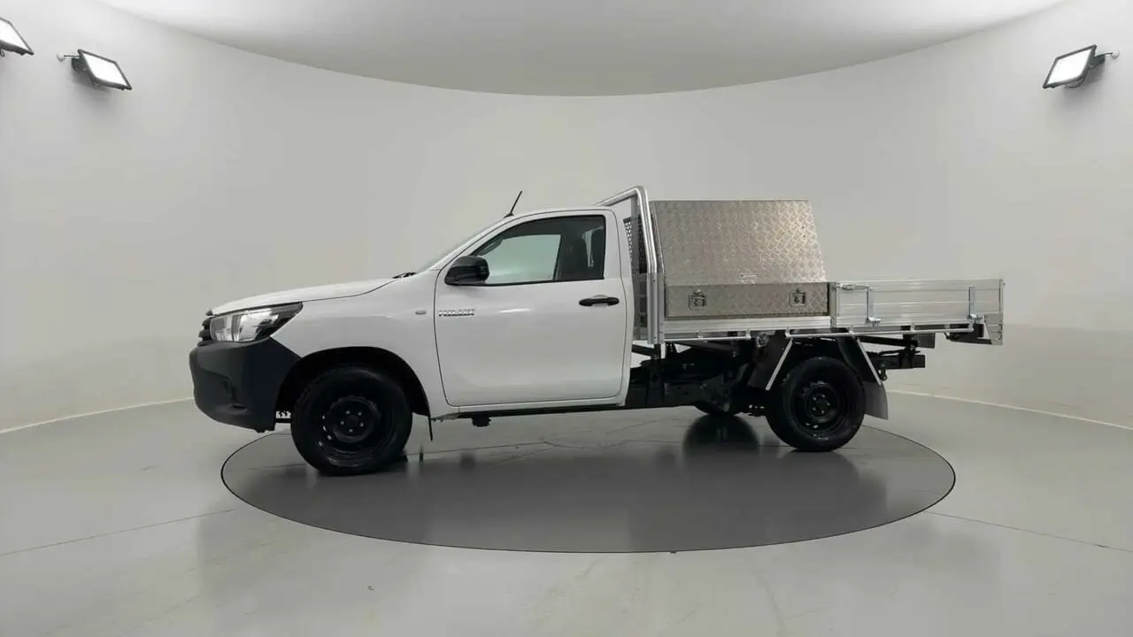 2020 Toyota Hilux Gallery Image 2