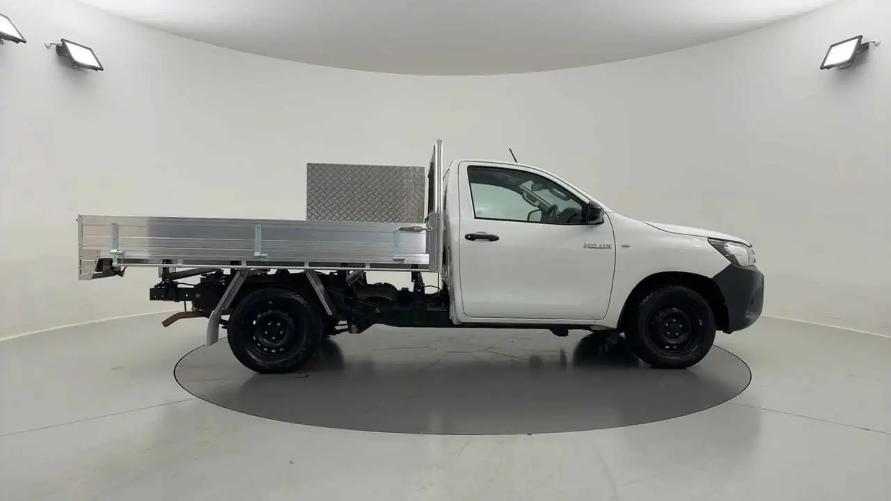 2020 Toyota Hilux Gallery Image 6