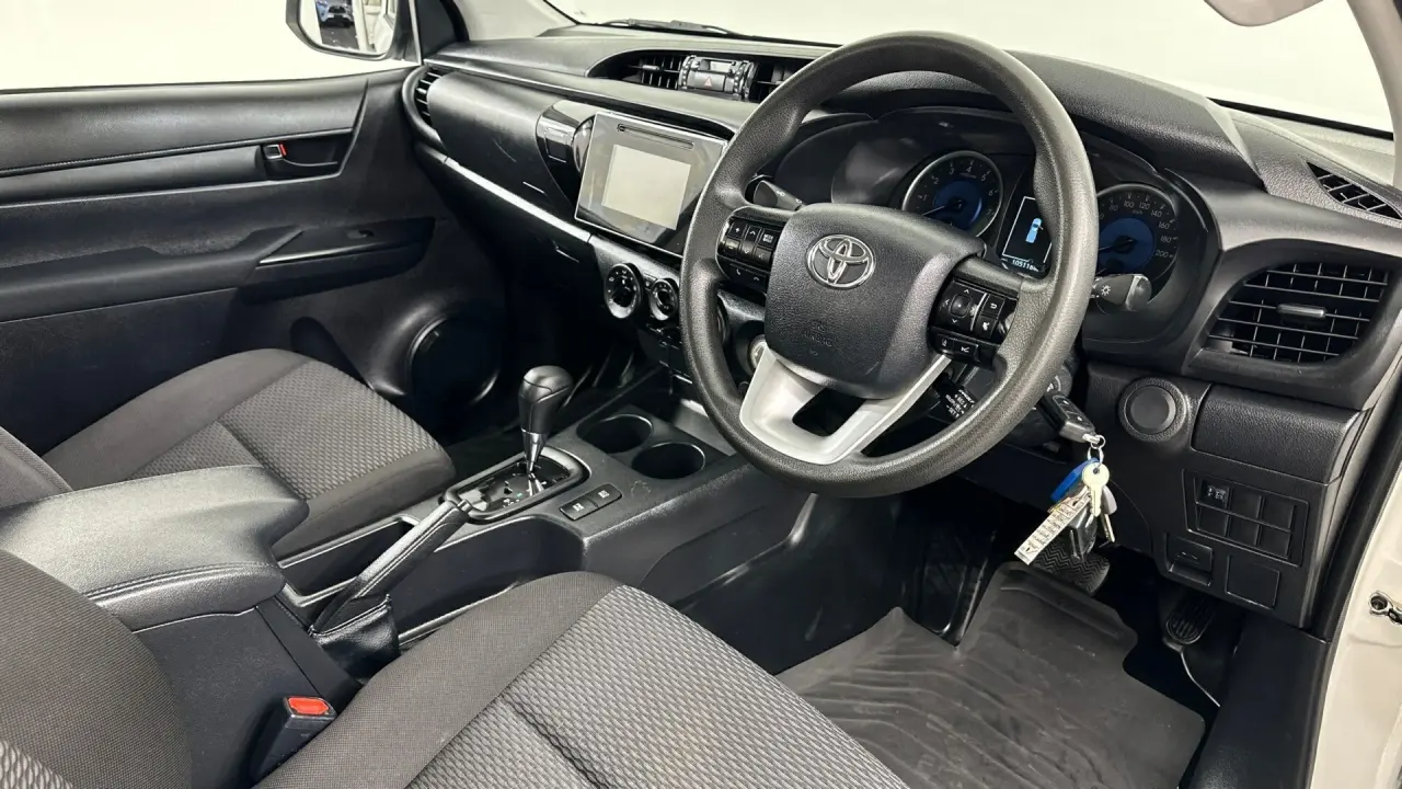 2020 Toyota Hilux Gallery Image 9