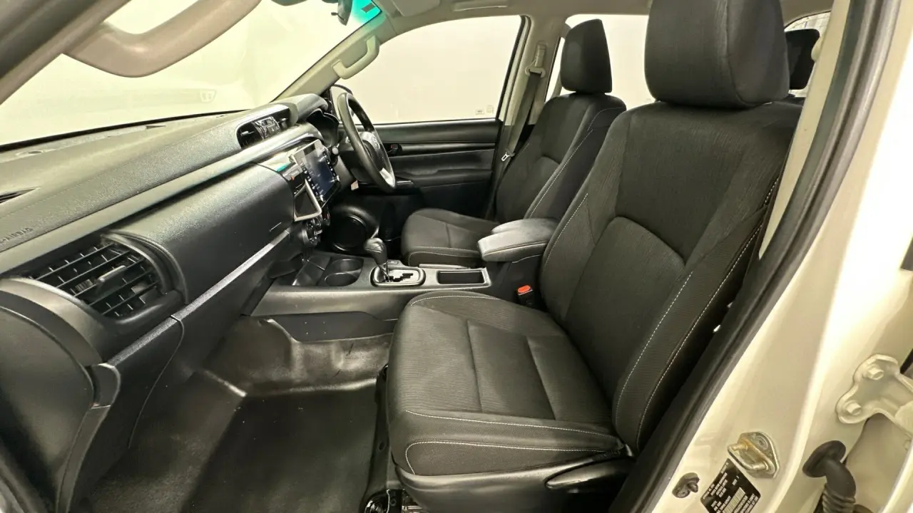 2021 Toyota Hilux Gallery Image 17