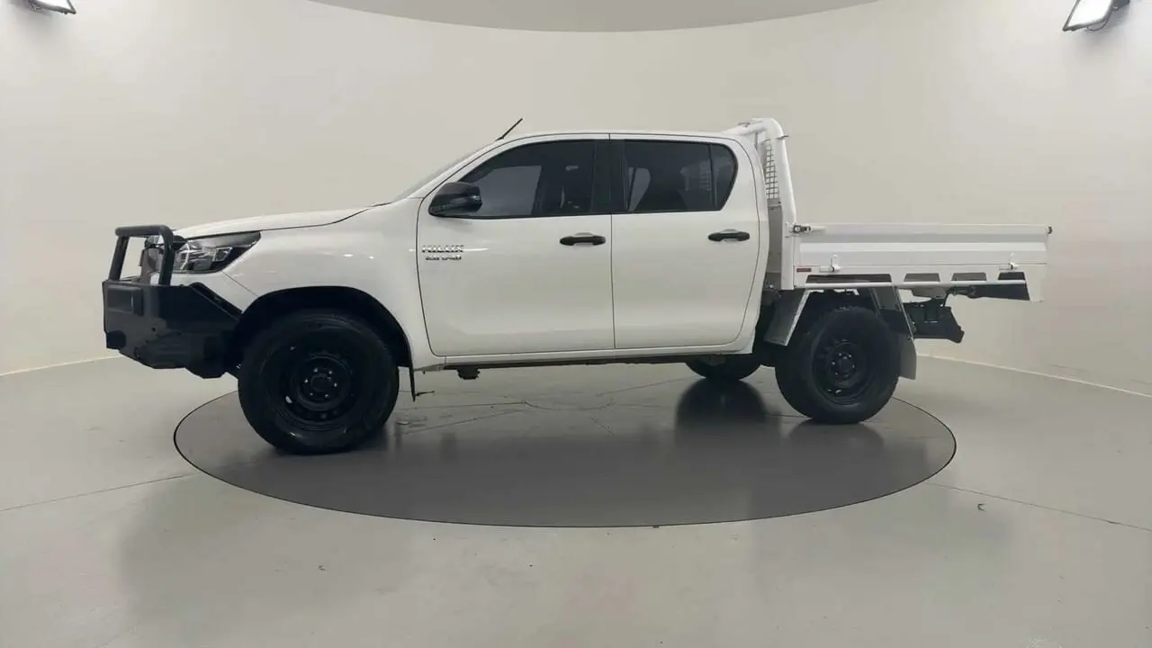 2021 Toyota Hilux Gallery Image 2