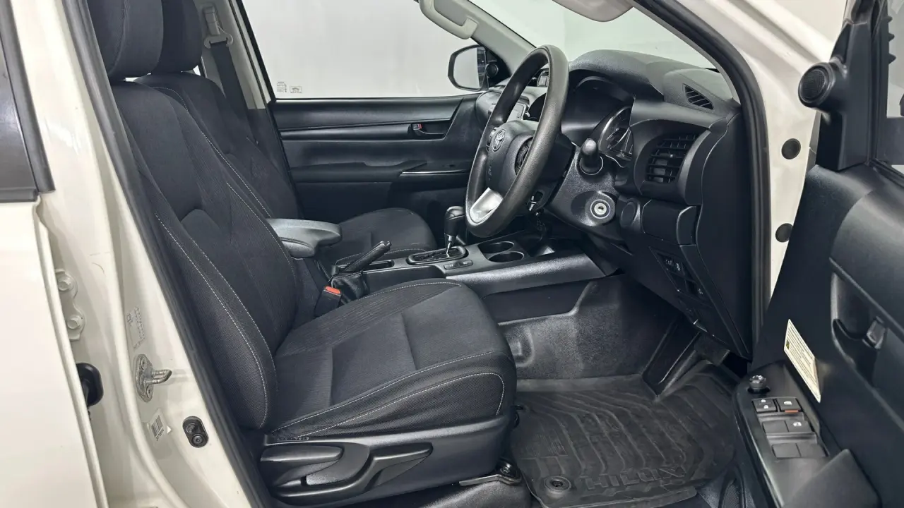 2021 Toyota Hilux Gallery Image 13