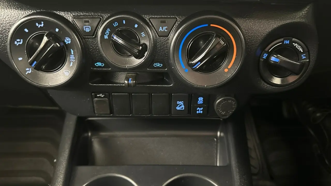 2021 Toyota Hilux Gallery Image 17