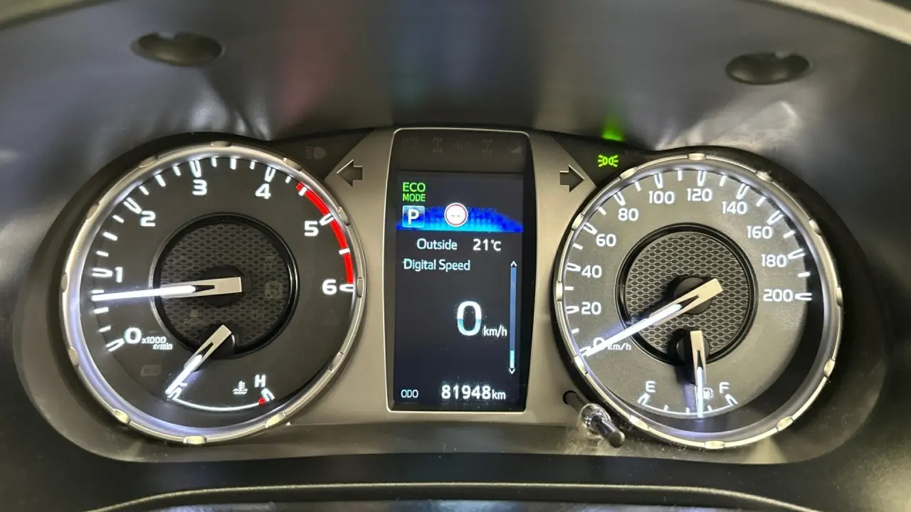 2021 Toyota Hilux Gallery Image 9