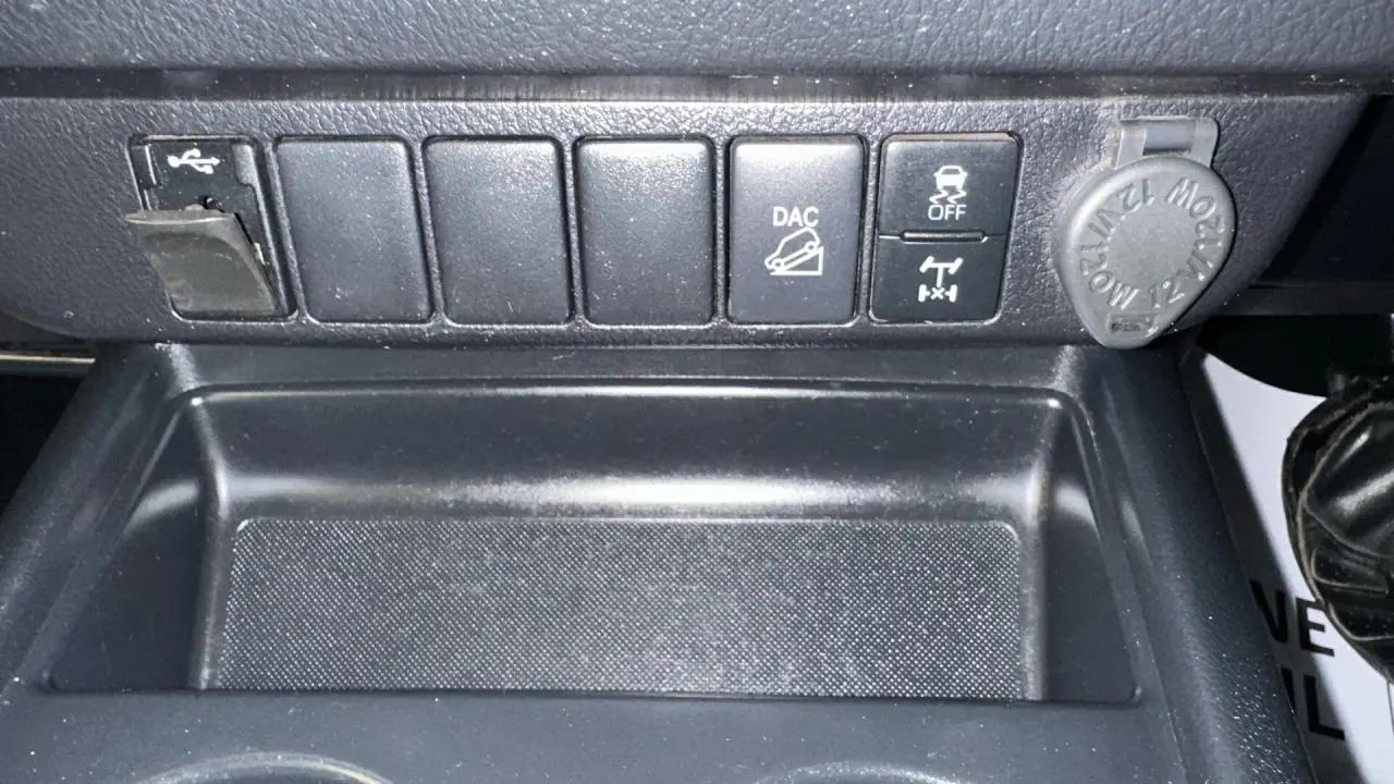 2022 Toyota Hilux Gallery Image 13