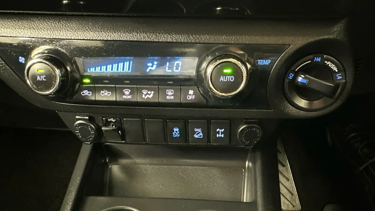 2018 Toyota Hilux Gallery Image 14