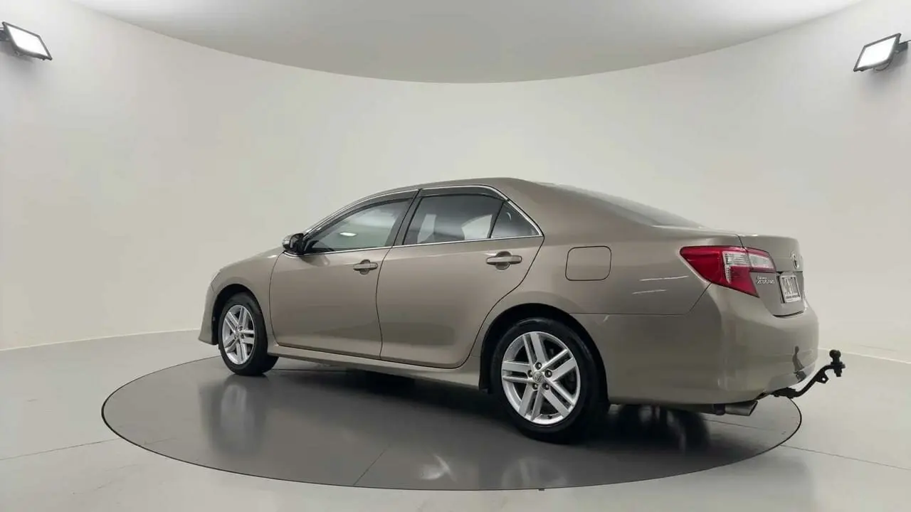 2012 Toyota Camry Gallery Image 3