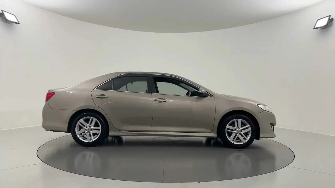 2012 Toyota Camry Gallery Image 6