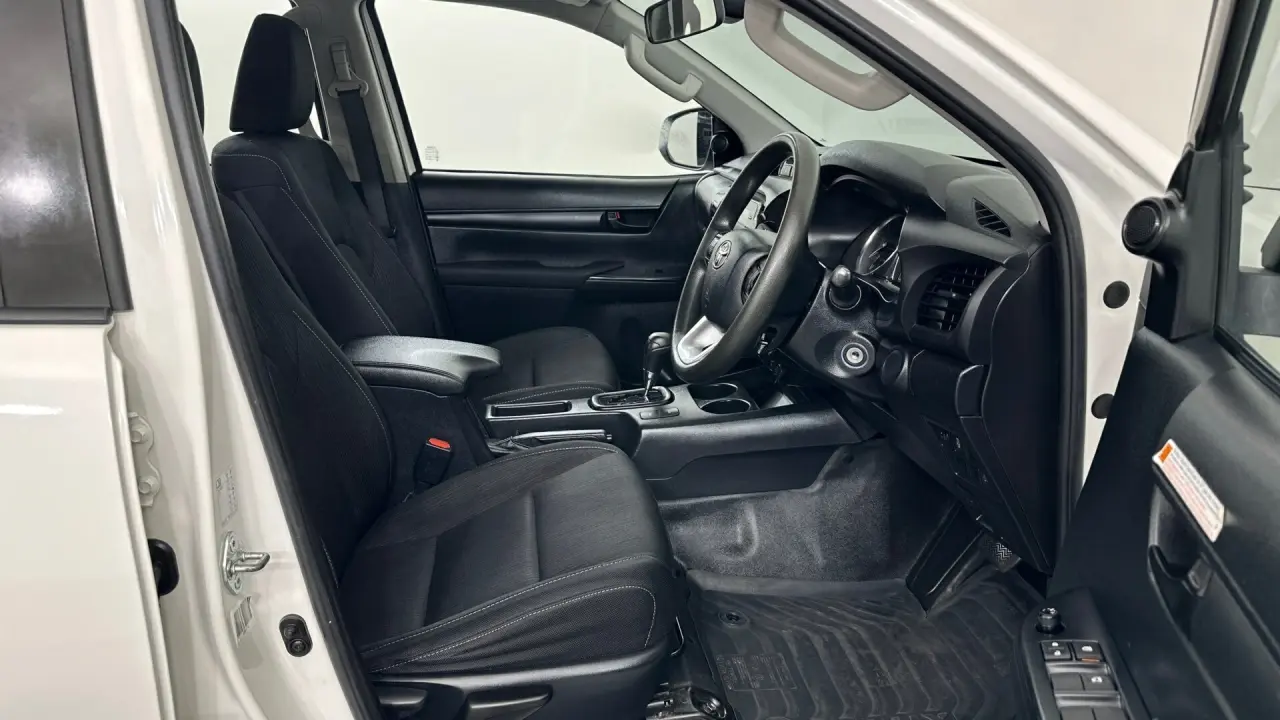2022 Toyota Hilux Gallery Image 10