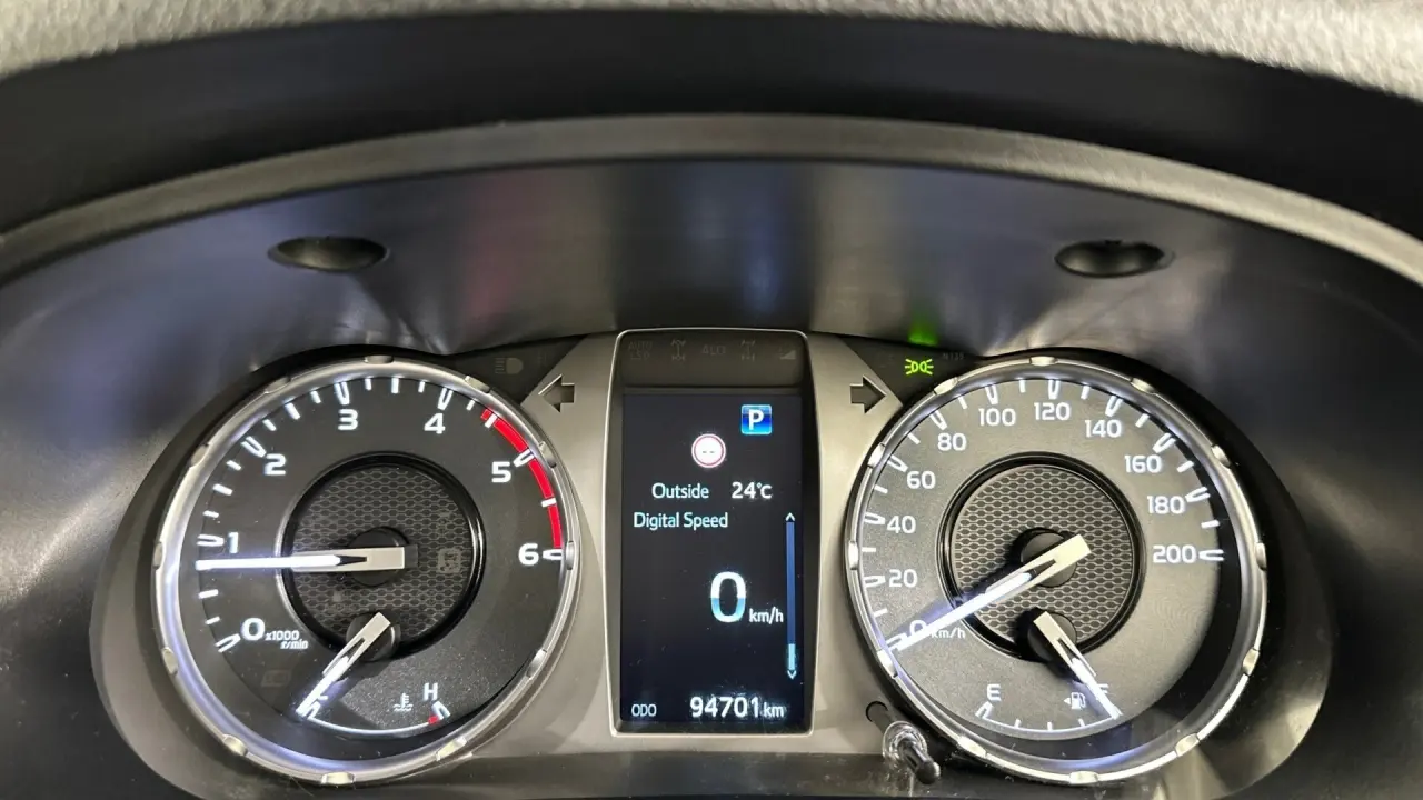 2022 Toyota Hilux Gallery Image 13