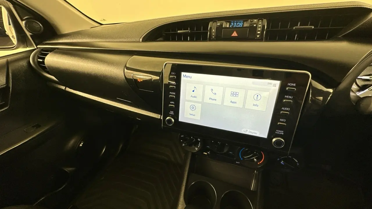 2022 Toyota Hilux Gallery Image 14