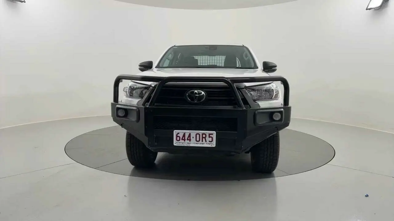2022 Toyota Hilux Gallery Image 2