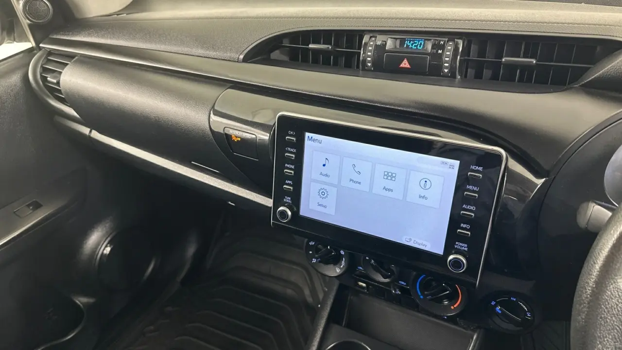 2022 Toyota Hilux Gallery Image 12