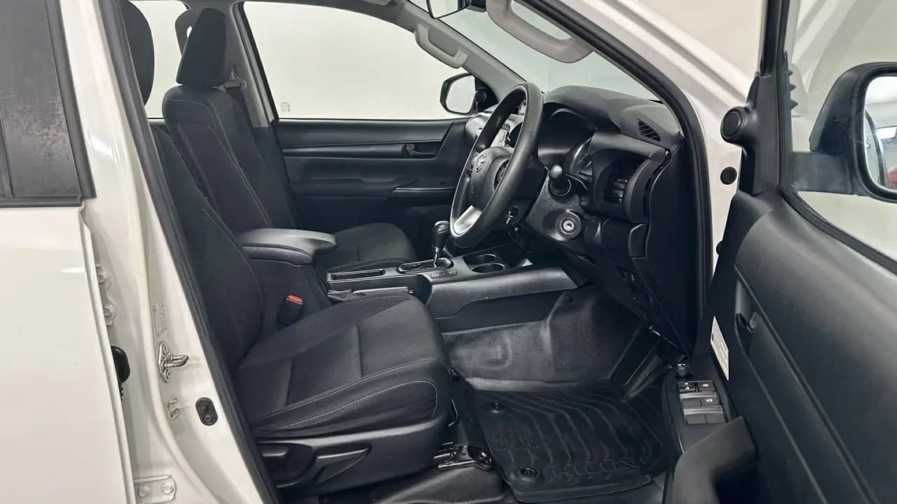 2022 Toyota Hilux Gallery Image 14