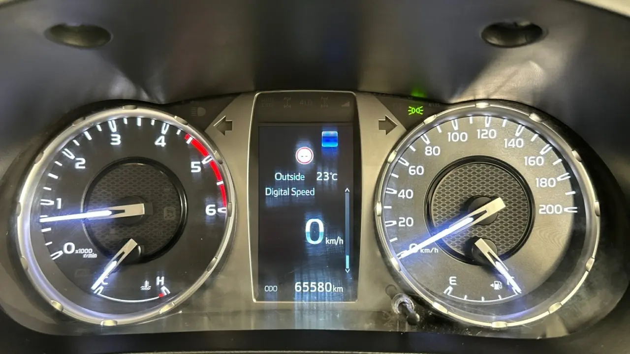 2022 Toyota Hilux Gallery Image 9