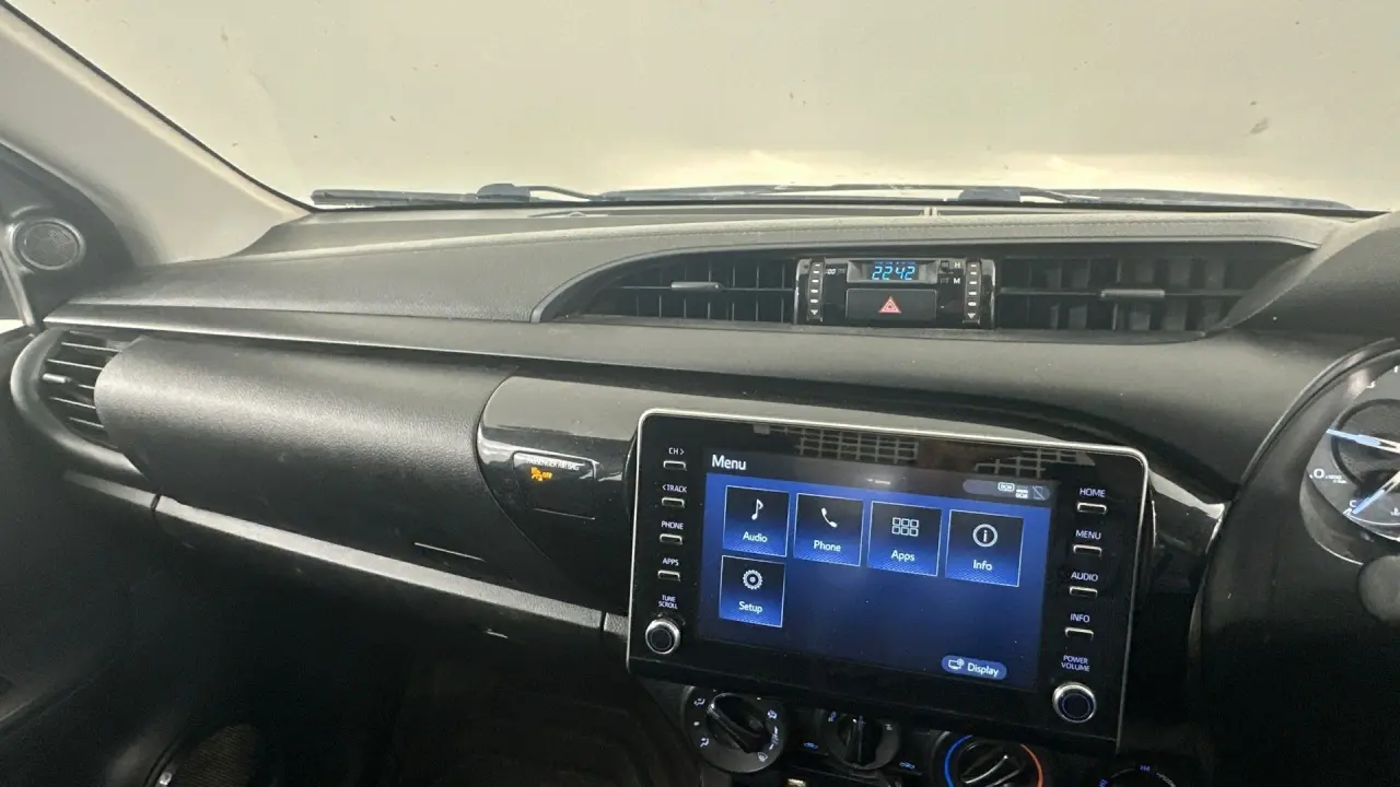 2022 Toyota Hilux Gallery Image 12