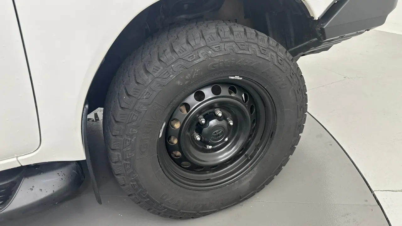 2022 Toyota Hilux Gallery Image 13