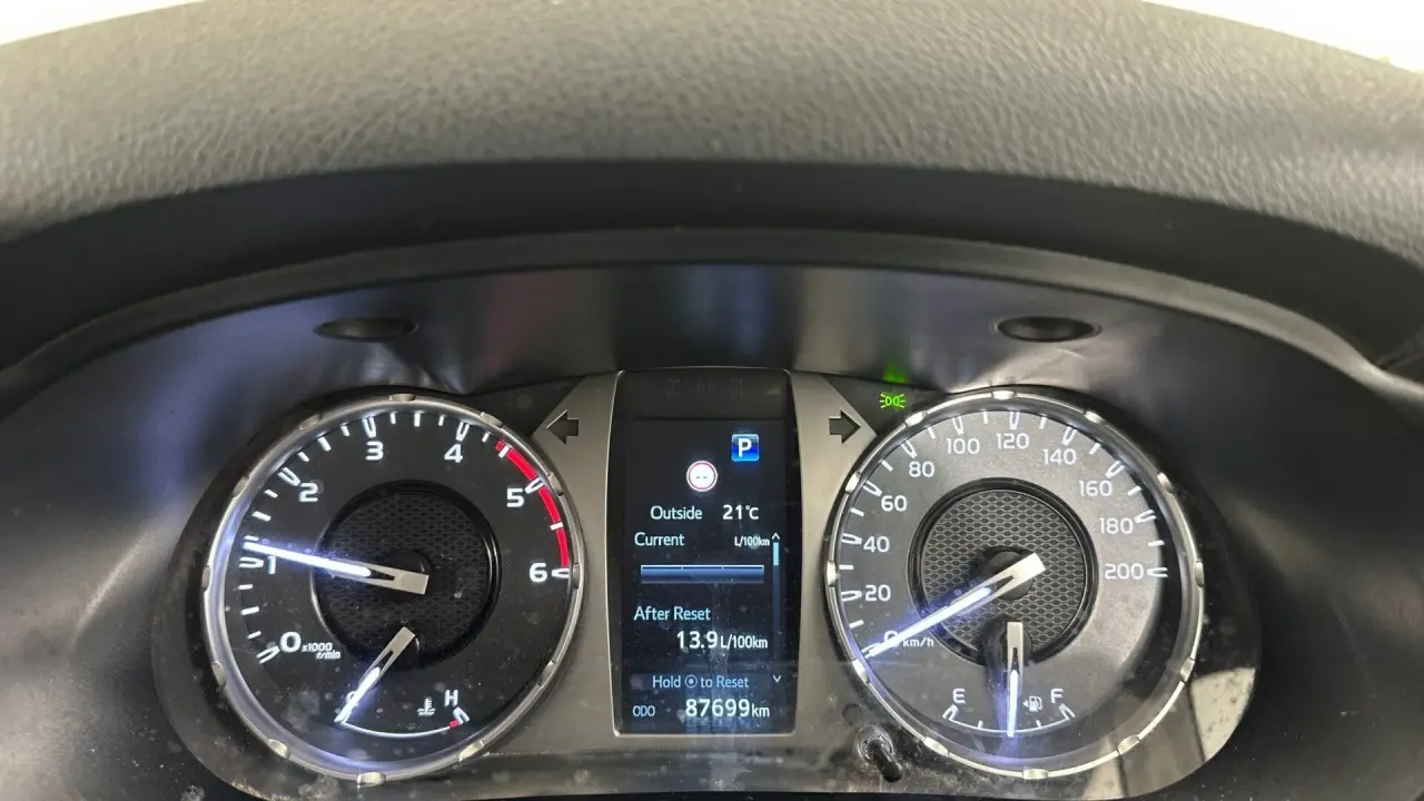 2022 Toyota Hilux Gallery Image 9