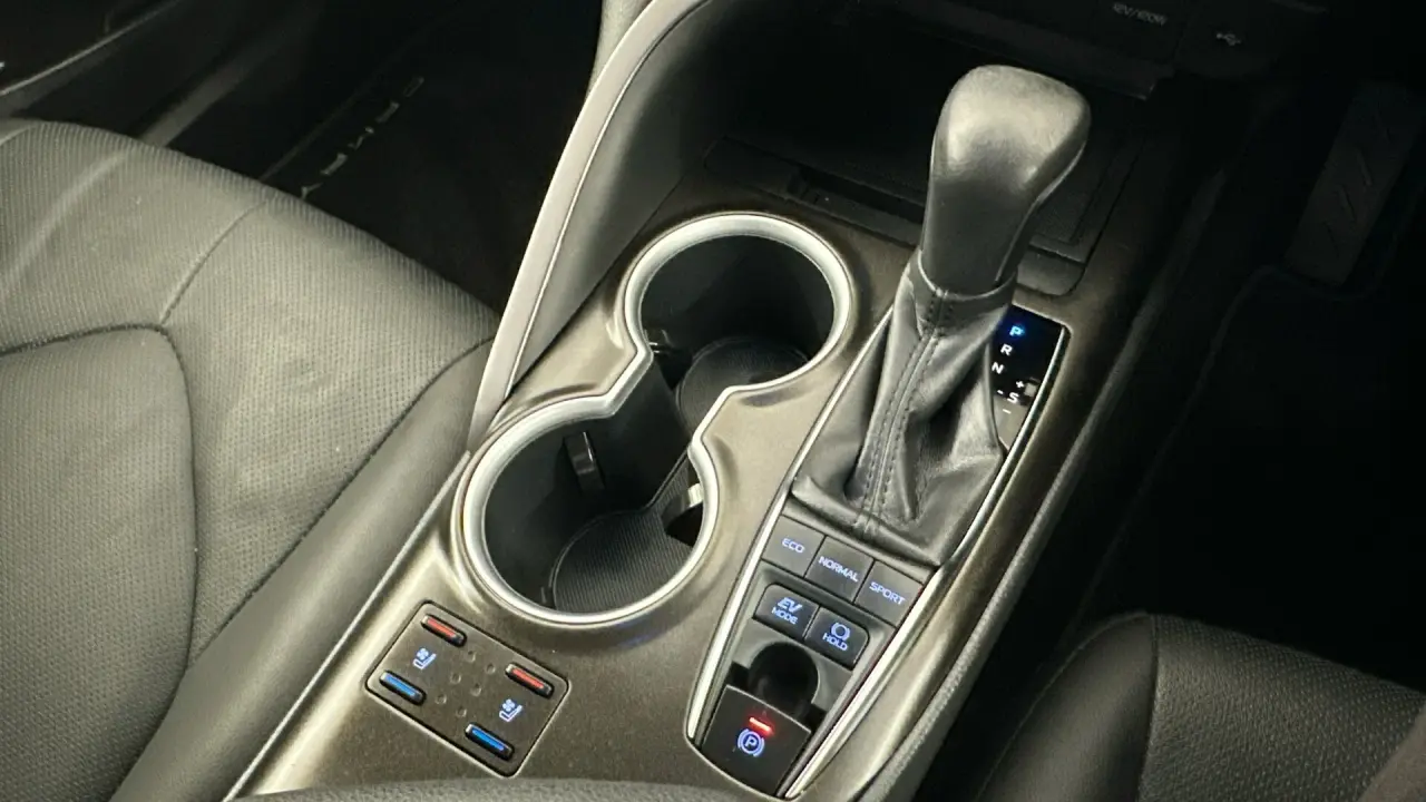 2021 Toyota Camry Gallery Image 18